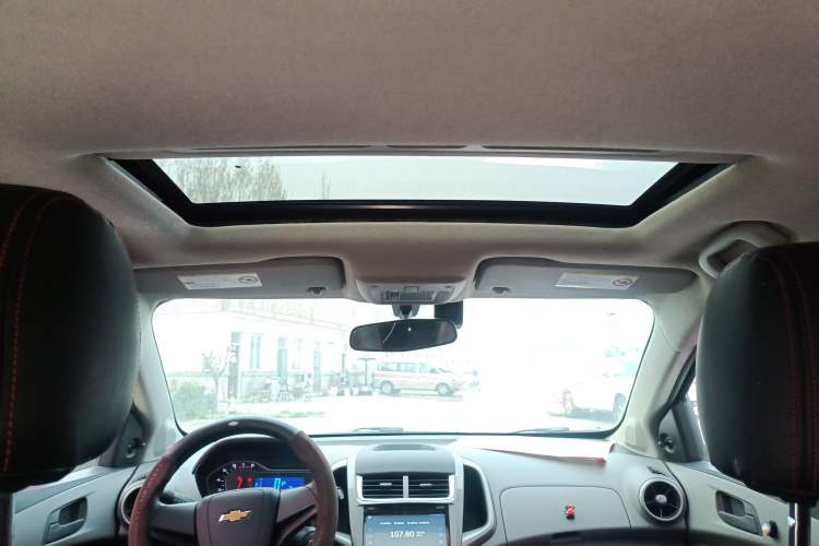 Used Chevrolet Aveo Sonic 2014 Sedan 1.4SL AT Stylish Sunroof Edition