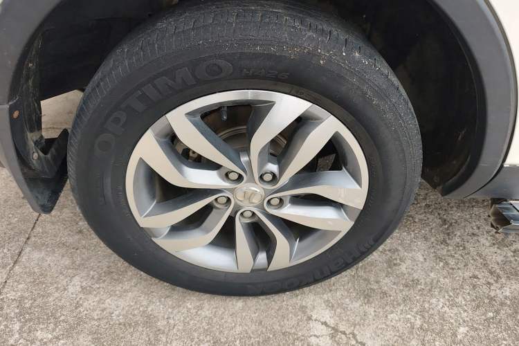 Used BAIC Senova X65 2015 2.0T Automatic Elite Model Right Rear Wheel Hub