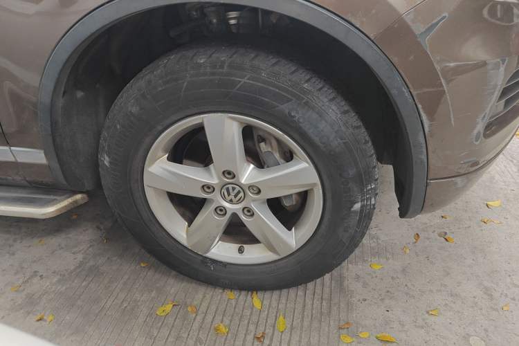 Used Volkswagen Touareg 2015 3.0 TSI Comfort Model Right Front Wheel Hub