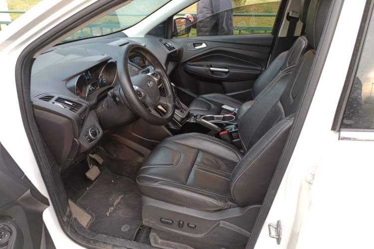 Used Ford Kuga 2015 2.0L GTDi Four-Wheel-Drive Sport Model Left Front Seat