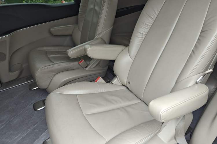 Used Buick GL8 2017 25S Prestige Version China V Standard Left Rear Seat