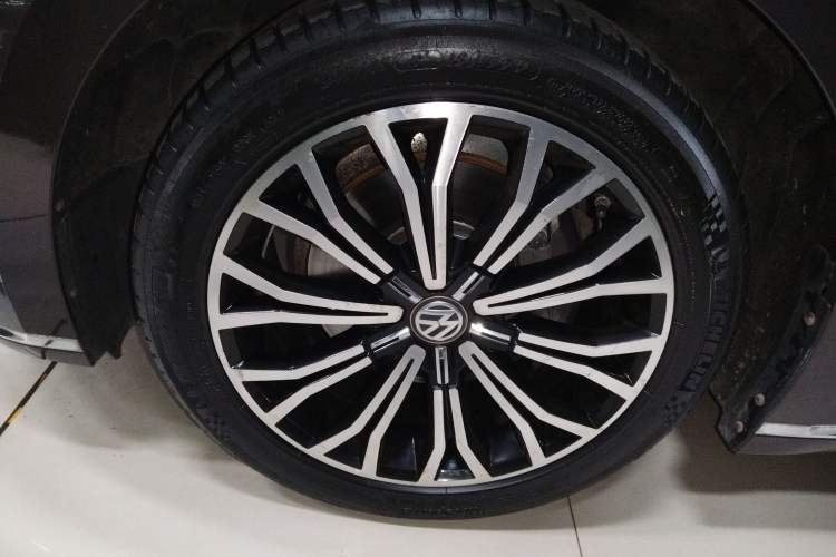 Used Volkswagen Phideon 2019 380TSI Two-Wheel Drive Business Edition China VI Standard
