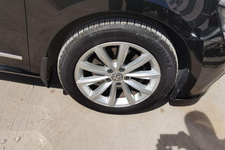 Used Volkswagen Passat 2016 330TSI DSG Prestige Edition Right Front Wheel Hub