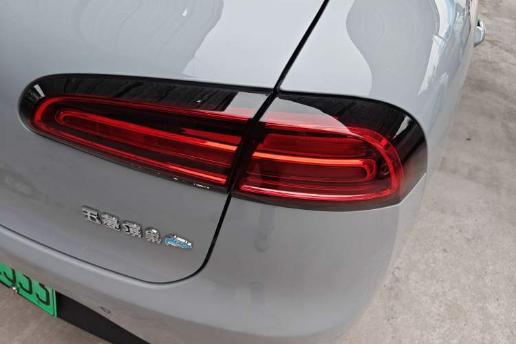 Used Wuling Bingo PLUS 2024 330 km Range Five-Seater Version