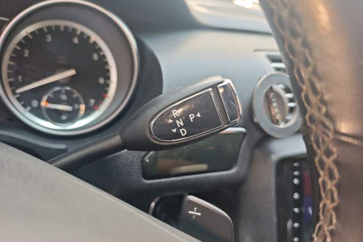 Used Mercedes-Benz R-Class 2017 R 320 4MATIC Business Edition Prestige Model