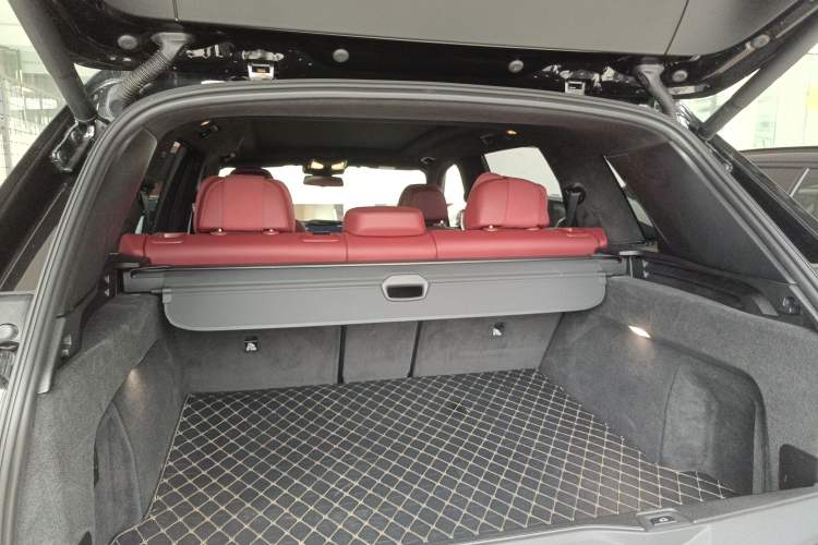 Used BMW X5 2023 xDrive 40Li M Sport Night Edition Package Trunk