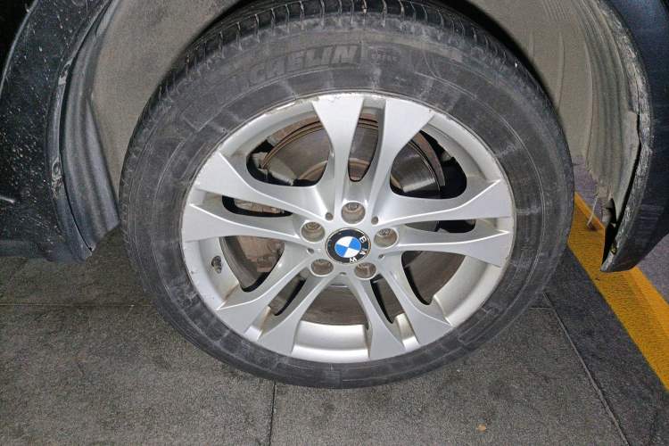 Used BMW X3 2009 xDrive25i Luxury Plus Model Right Front Wheel Hub