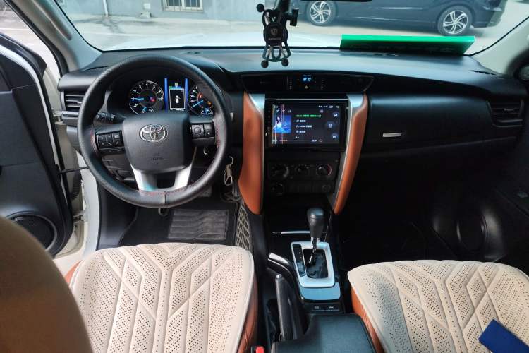 Used Toyota Fortuner  Center Console