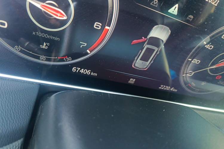 Used Hongqi HS5 2022 Revised Version 2.0T Smart Connect Flagship Edition Odometer Close Up