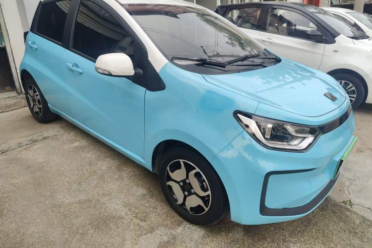 Used SOL E10X 2021 302 km Range Luxury Version 31.4 kWh Front Right 45 Deg