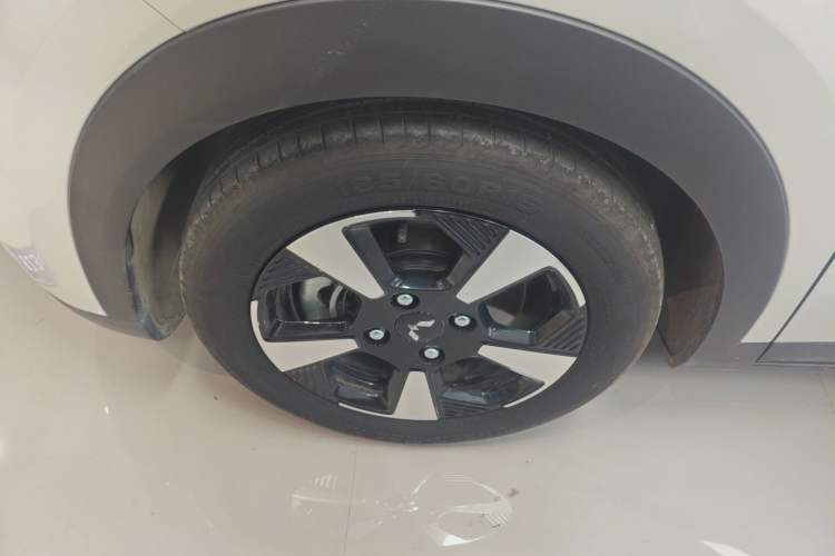 Used Wuling Bingo PLUS 2024 330 km Range Five-Seater Version Left Front Wheel Hub