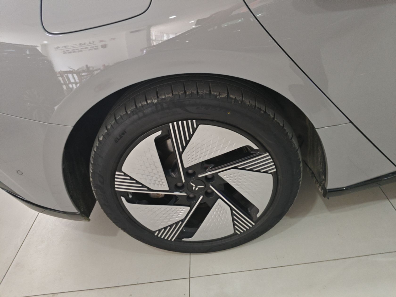 Hongqi EH7 2025 640 All-Wheel Drive Smart Selection Edition — снимка 11