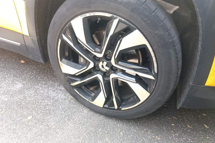 Used Nio ES6 2020 430 km Signature Edition Right Front Wheel Hub