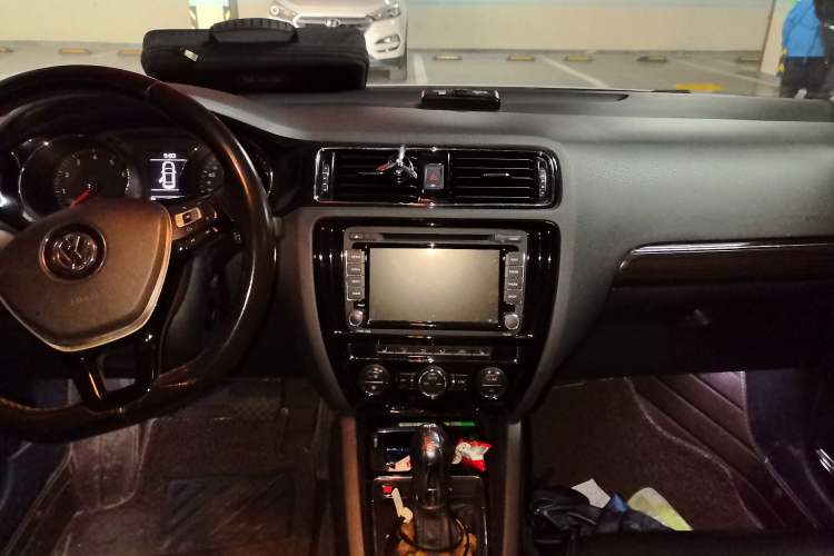 Used Volkswagen Sagitar 2015 230TSI Automatic Luxury Model
