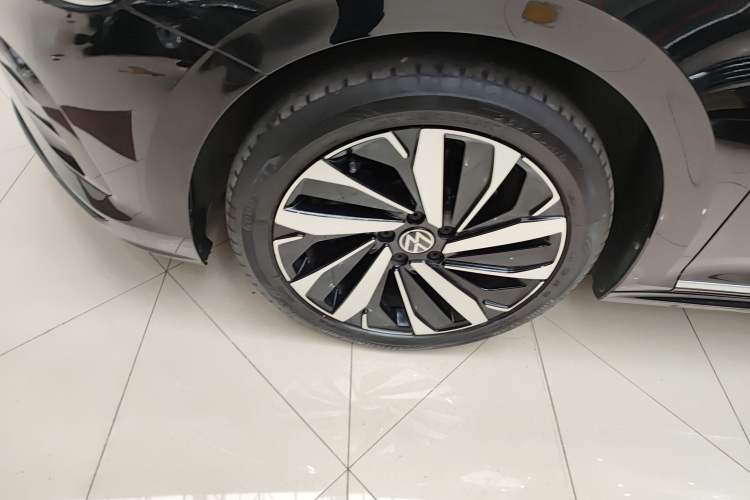 Used Volkswagen Passat 2023 Revised 330TSI Elite Edition Left Front Wheel Hub