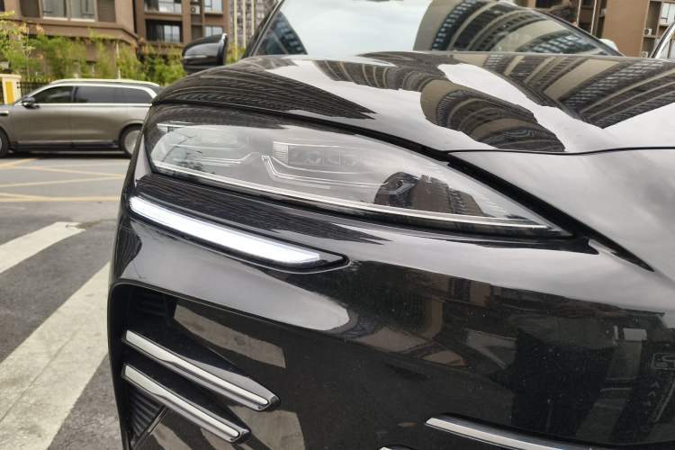 Used BYD Song PLUS New Energy 2025 DM-i 75KM Luxury Model Right Front Headlight