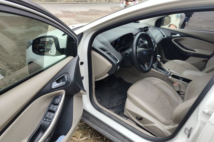 Used Ford Focus 2015 Sedan EcoBoost 180 Automatic Flagship Model
