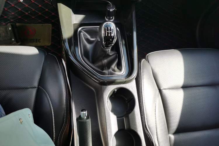 Used Dongfeng Fengon S560 2018 1.8L Manual Urban Model 7 Seats