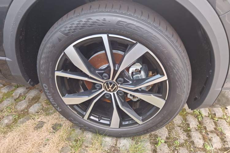 Used Volkswagen T-ROC 2025 Facelifted 300TSI DSG Two-Wheel-Drive Starlight Edition