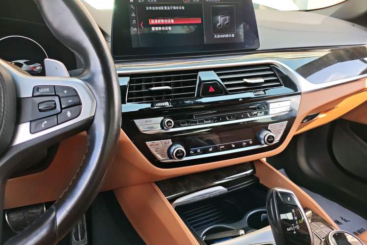 Used BMW 5 Series 2019 530Li Leading Model M Sport Package Audio And AC Panel