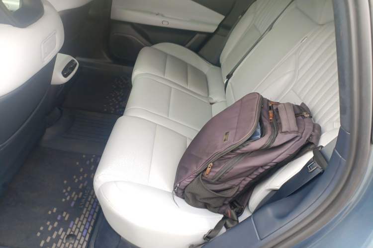 Used Lynk & Co Z10 2025 95 kWh 702 km All-Wheel Drive Intelligent Driving Ultra Left Rear Seat