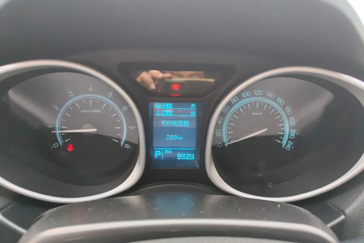 Used GAC Trumpchi GS5 2014 2.0L Automatic Two-Wheel Drive Deluxe Edition Instrument Cluster