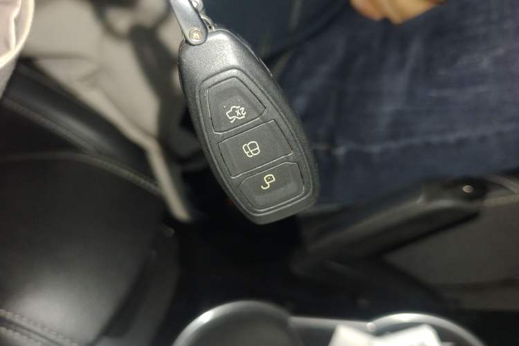 Used Ford Kuga 2015 2.0L GTDi Four-Wheel-Drive Sport Model