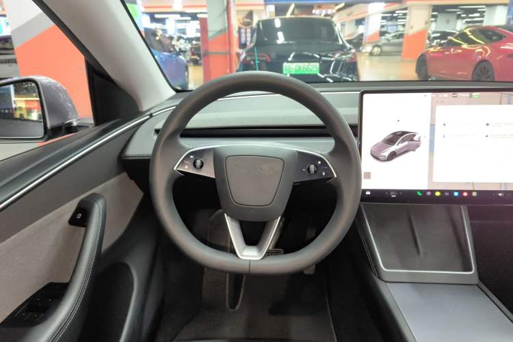 Used Tesla Model Y 2025 Rear-Wheel-Drive Version
