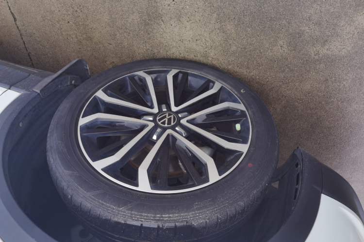 Used Volkswagen T-ROC 2022 280TSI DSG Two-Wheel Drive Elite PLUS Left Front Wheel Hub