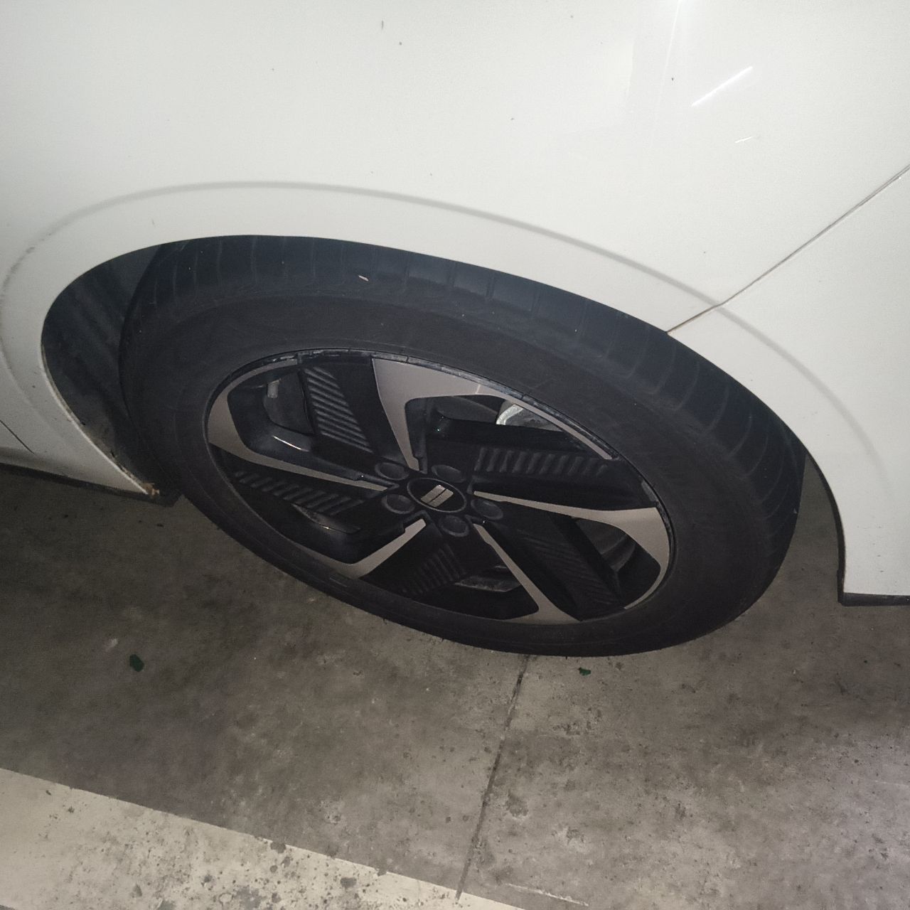 Geely Galaxy L6 2024 125km PLUS Dragon Edition — снимка 8