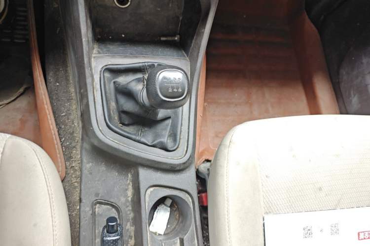 Used Wuling Hongguang V 2022 1.5L Jingqu Edition Enclosed-Window Vehicle with Electric Power Steering LAR
