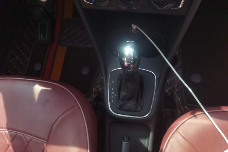 Used Volkswagen Polo 2014 1.6L Automatic Comfort Edition Gear Lever