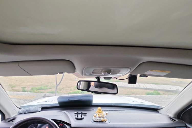 Used Roewe RX8 2018 30T Smart Connectivity Two-Wheel Drive Flagship Edition