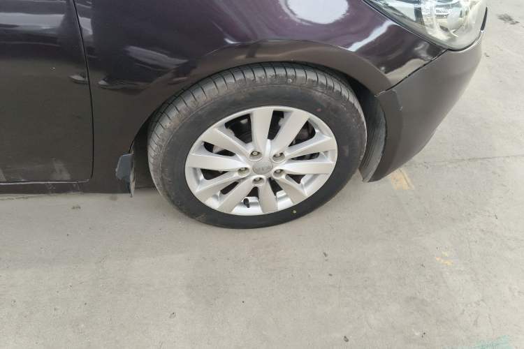 Used Kia K3 2013 1.6L Automatic GLS Right Front Wheel Hub