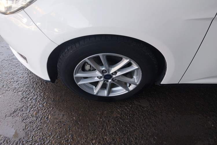 Used Ford Focus 2015 Hatchback 1.6L Automatic Fashion Edition Left Front Wheel Hub