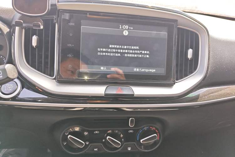 Used Kia kx1 Stonic 2021 1.4L Automatic Fun Edition Audio And AC Panel