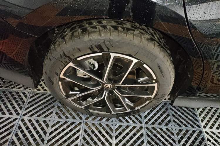 Used Changan UNI-V iDD 2024 Blue Whale Smart Electric iDD 136km Luxury Model
