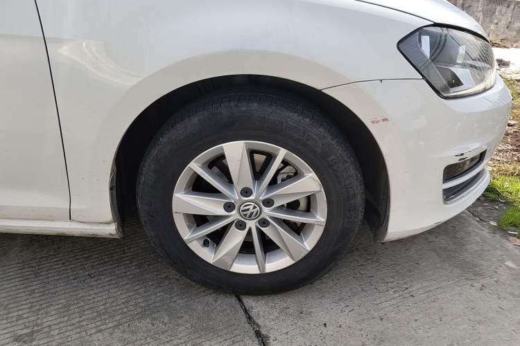 Used Volkswagen Golf 2016 1.6L Automatic Fashion Model
