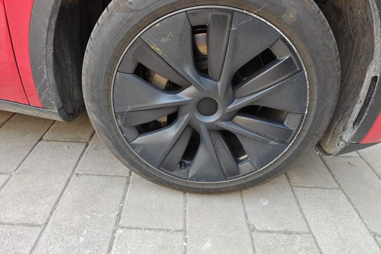 Used Tesla Model Y 2024 Long-Range All-Wheel-Drive Version