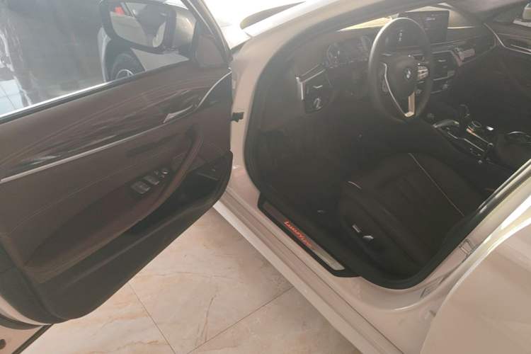 Used BMW 5 Series 2022 Updated 530Li Leading Edition Luxury Package Driver Seat