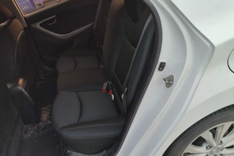 Used Hyundai Elantra (5th Generation / Langdong) 2016 1.6L Automatic Smart Version