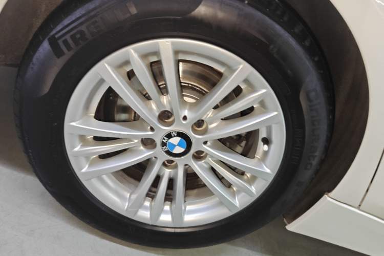 Used BMW 3 Series 2014 320Li Fashion Model Right Rear Wheel Hub
