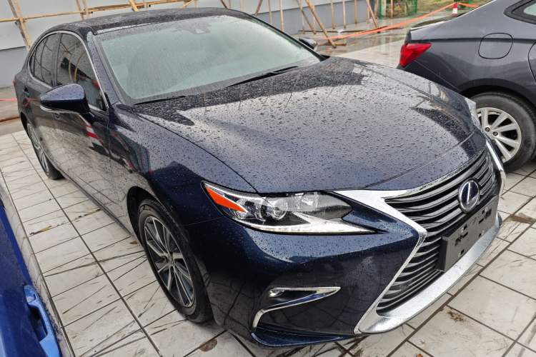 Used Lexus ES 2015 300h Comfort Edition
