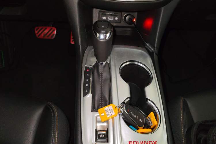 Used Chevrolet Equinox 2019 535T Automatic YuJie Edition China VI Gear Lever