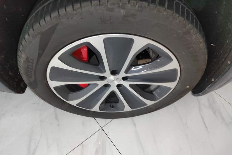 Used Hima Luxeed R7 2024 All-Electric 736 km Ultra Right Front Wheel Hub