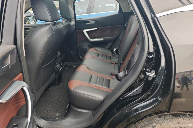 Used Wey VV5 2021 1.5T Two-Wheel Drive Color Pioneer
