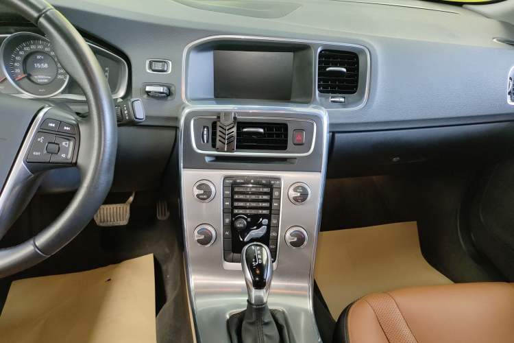 Used Volvo S60 2019 S60L Facelift T5 Intelligent Advanced Edition Audio And AC Panel