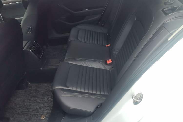 Used Volkswagen Magotan 2018 Facelift 330TSI DSG Luxury Model Left Rear Seat