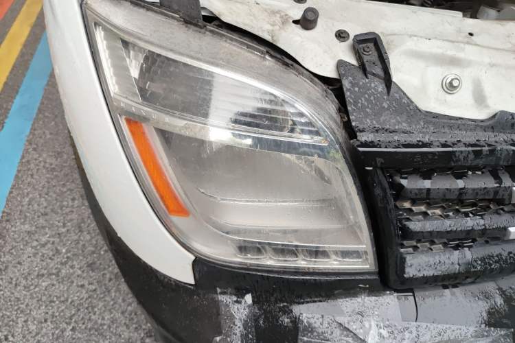 Used SAIC MAXUS Xintu V80 2019 2.5T Classic Model 6-Speed Manual Aotong Long Wheelbase Mid-Height 7-Seater
