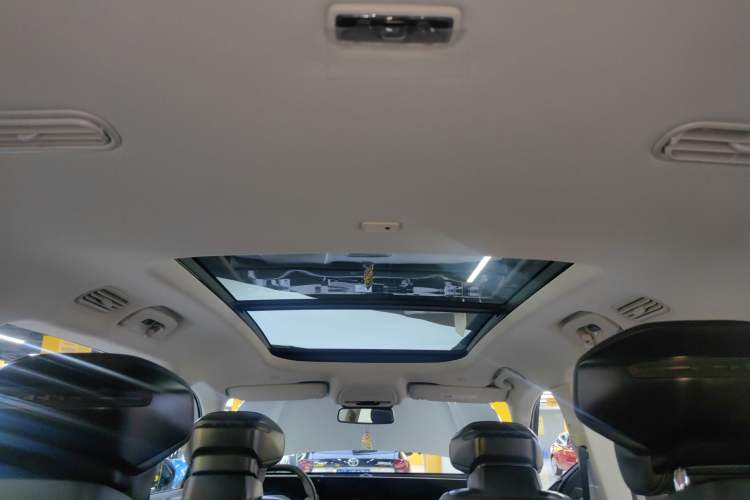 Used Ford Edge 2025 Ford Explorer L 2.0T EcoBoost E-Hybrid Four-Wheel-Drive 7-Seater Supreme Model Headliner